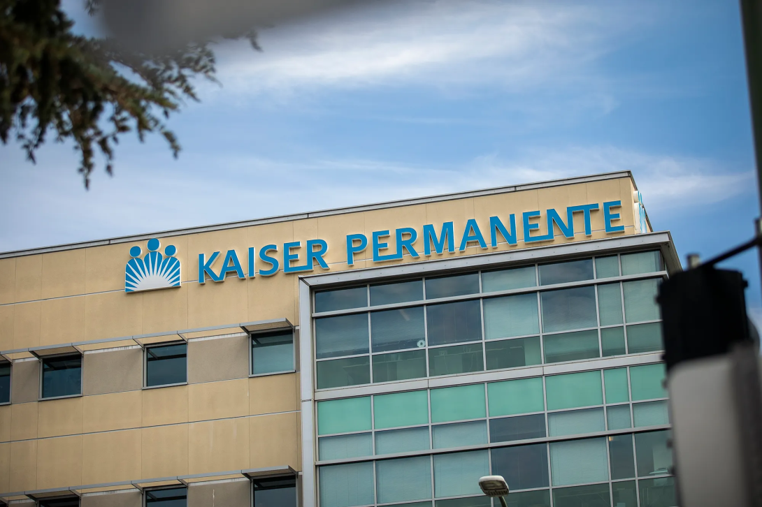 Kaiser Permanente in Oakland on Aug. 2, 2022. Photo Martin do Nascimento, CalMatters Kaiser Permanente in Oakland on Aug. 2, 2022. Photo Martin do Nascimento, CalMatters