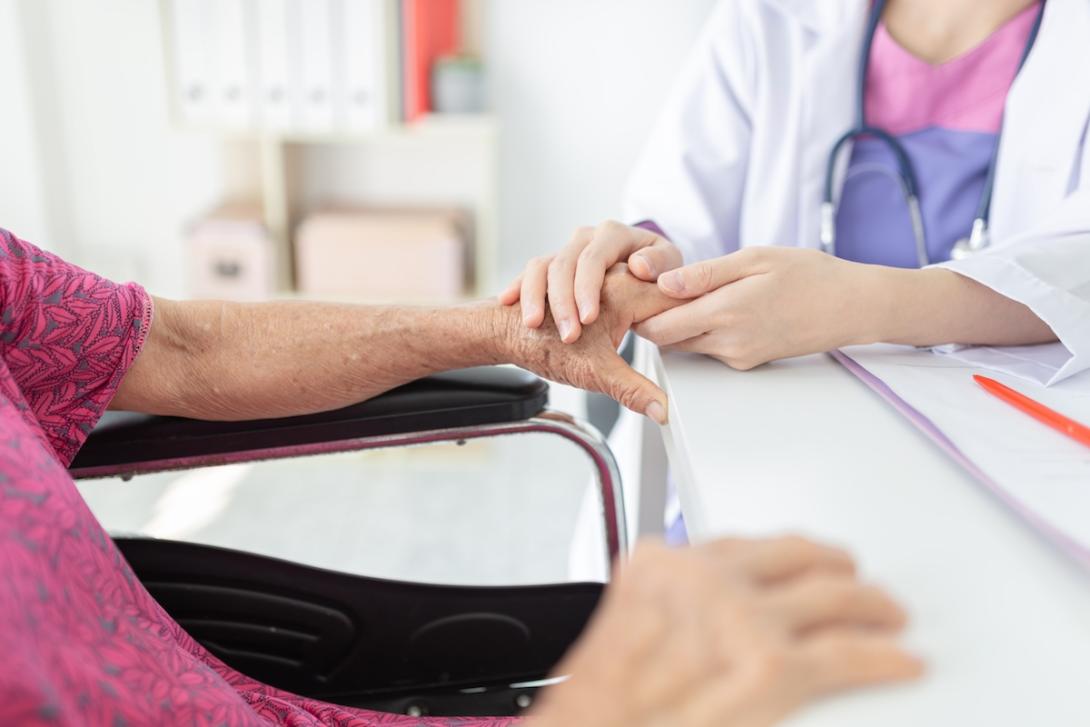 Senior hands doctor