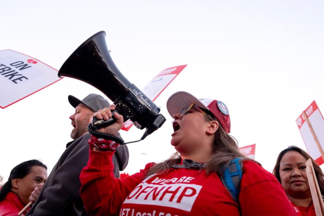 Staff strike outside of Kaiser Permanente Sunnyside Medical Center in Clackamas, Ore., on Tuesday, Oct. 14, 2025.  Eli Imadali / OPB